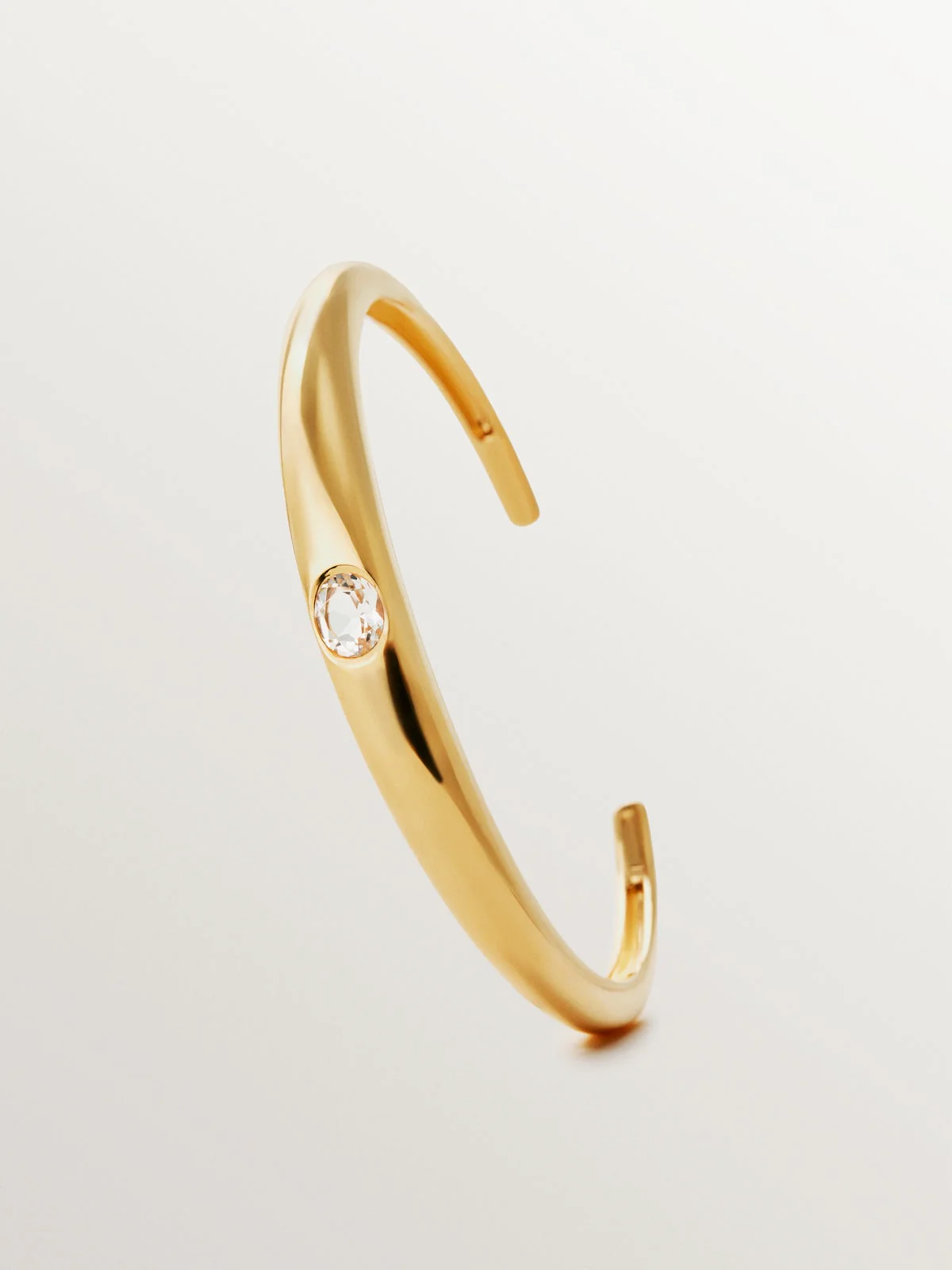 Pulsera rígida de plata 925 bañada en oro amarillo de 18K con topacio blanco - Image 3