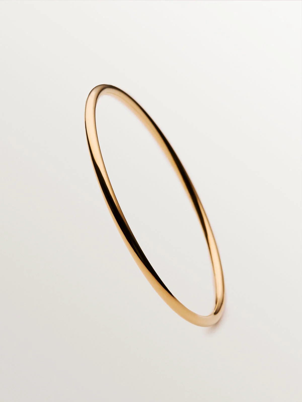 Pulsera rígida estilo semanario de plata 925 bañada en oro amarillo de 18K. - Image 3
