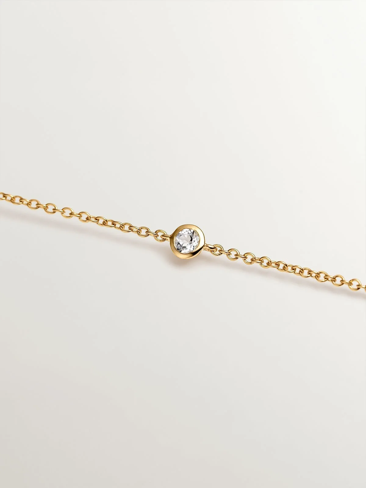 Pulsera solitario de plata 925 bañada en oro amarillo de 18K con topacio blanco - Image 5