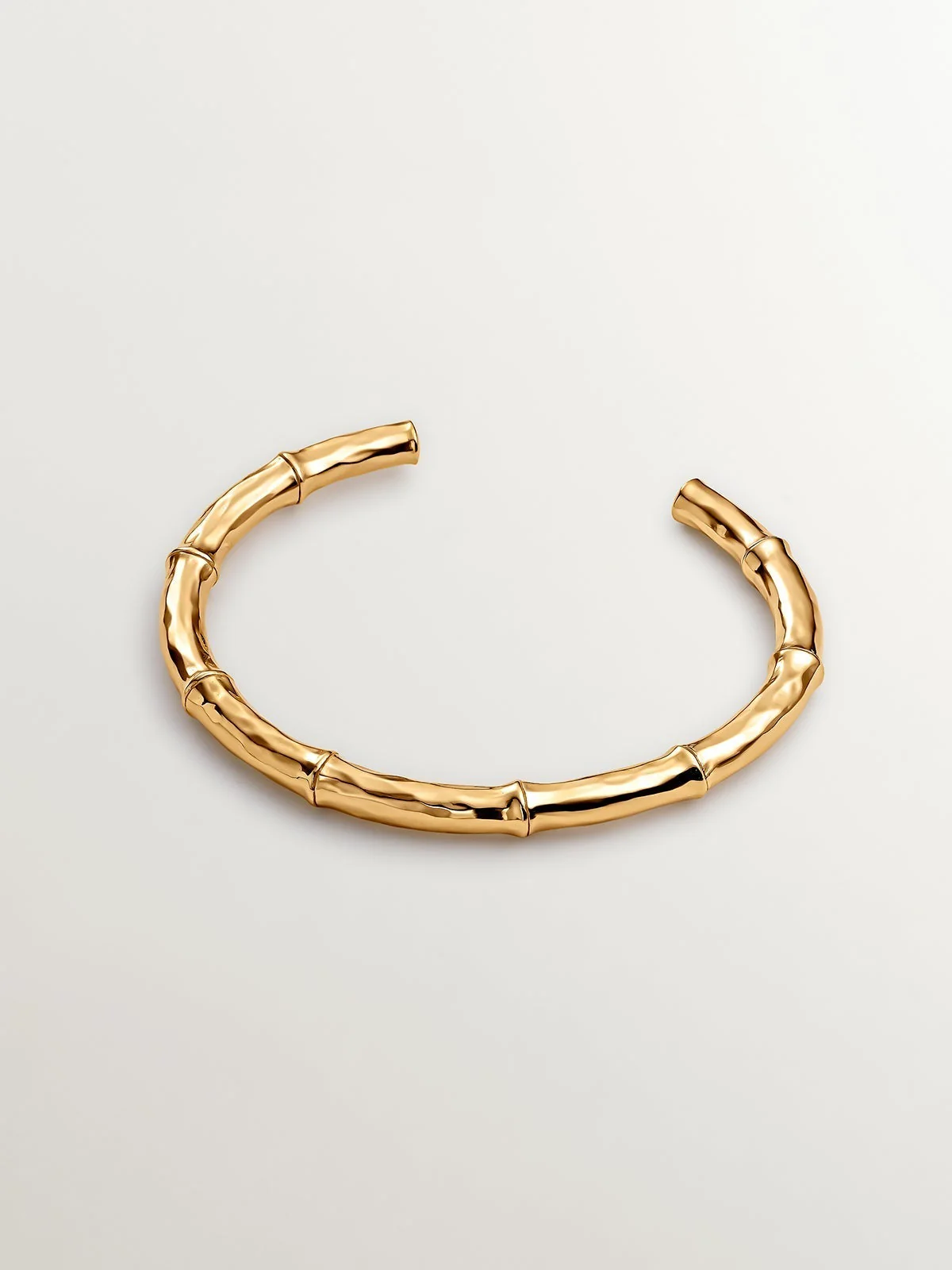 Pulsera tipo brazalete de plata 925 bañada en oro amarillo de 18K con textura de bambú - Image 3