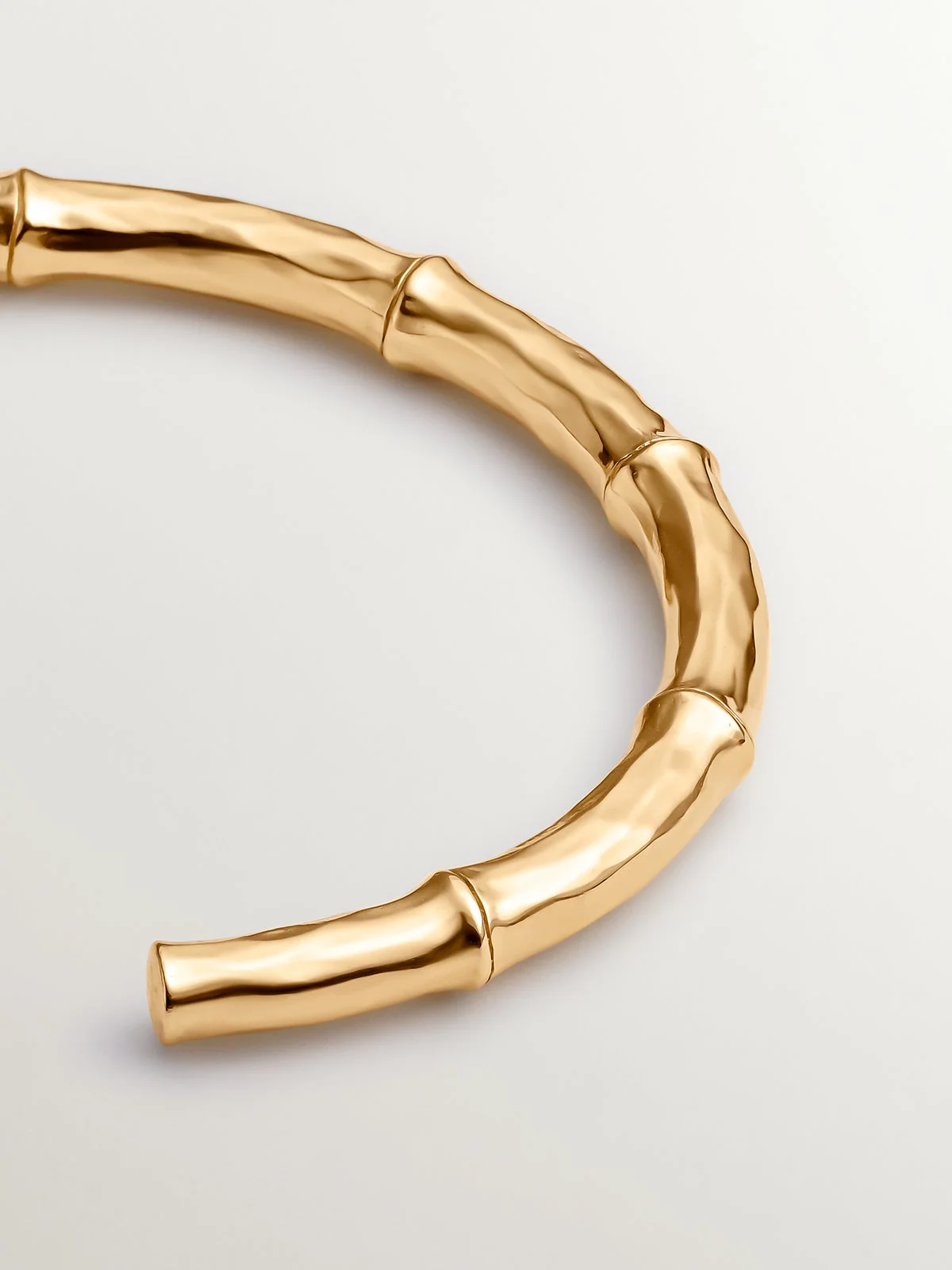 Pulsera tipo brazalete de plata 925 bañada en oro amarillo de 18K con textura de bambú - Image 5